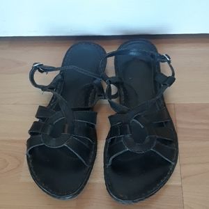 Born sandals